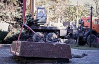 Росіяни демонтують пам’ятник жертвам Голодомору в окупованому Маріуполі