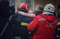 Дівчина, яку врятували з-під завалів будинку у Дніпрі, зараз в реанімації