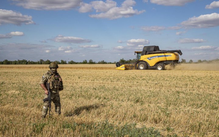 З окупованого Бердянська росіяни продовжують вивозити українське майно