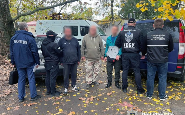 Керівника благодійного фонду на Херсонщині підозрюють у продажі автівок, які волонтери передавали для ЗСУ