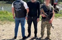 На Одещині чоловік намагався втекти до Румунії на дитячому матраці із зображенням "людини-павука"