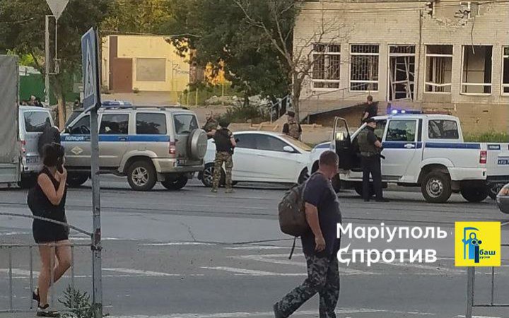Андрющенко: Окупанти риють окопи впритул до Маріуполя