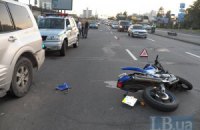 ​На Броварском шоссе в Киеве внедорожник сбил мотоциклиста и скрылся