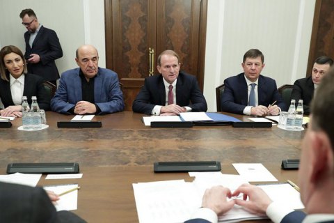 Медведчук, Кузьмин и Рабинович в Москве провели "диалог во имя мира" в Украине
