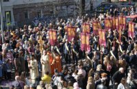 Несколько тысяч львовян провели Крестный ход в центре города