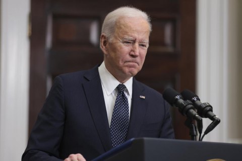 Президент США объявил о первом пакете санкций против России 