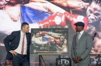 Во время конгресса WBC на аукционе собрали $200 тыс. для Мариуполя
