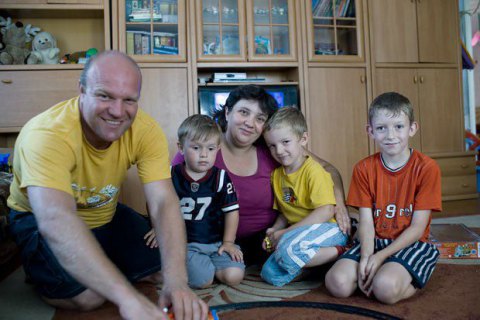 За 10 лет в Украине усыновили более 27 тыс. детей-сирот