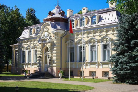 Литва у знак солідарності з Латвією вишле двох співробітників посольства Білорусі