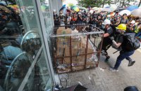 Протестующие в Гонконге обратились к Трампу за помощью