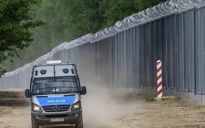 Польща хоче припинити візовий режим ЄС для росіян