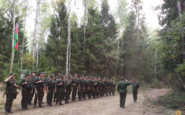 У Білорусь прибули російські військові з нового "регіонального угрупування"