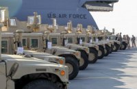В Україну прилетів літак з американськими позашляховиками Humvee (оновлено)