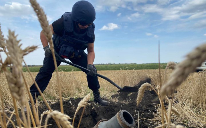 За день у Ізюмі і Балаклії бійці ДСНС вилучили понад тисячу вибухонебезпечних предметів