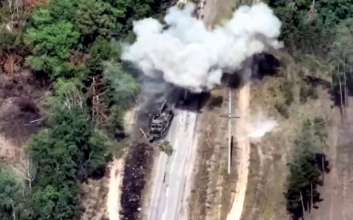 Миколаївські десантники знищили ворожий шляхопрокладач БАТ-2