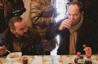 ​Тигипко пообедал в компании бездомных