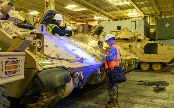 У Польщі запустили коаліцію бронетехніки на підтримку України