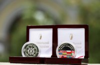НБУ ввів в обіг перші воєнні монети "В єдності – сила"