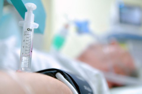 Во Львове студент попал в больницу с редким вирусом, которым он мог заразиться через приправу 