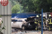 В Киеве на Виноградаре неизвестные подожгли лимузин