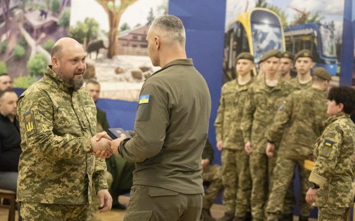 Кличко вручив нагороди бійцям київського батальйону ТрО ЗСУ