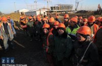 В Киеве люлька со строителями упала с восьмого этажа: есть жертвы