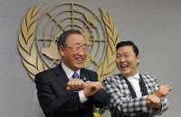 Пан Ги Мун станцевал с корейским рэппером PSY