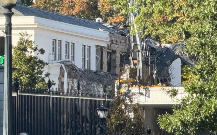 Для побудови бальної зали почали руйнувати східне крило Білого дому