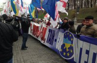 "Батькивщина" заявляет, что возле Кабмина глушат частоты 