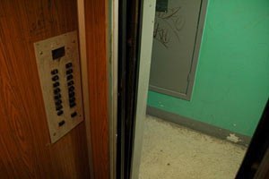 В России 18-летнего парня отправили под суд за надпись в лифте