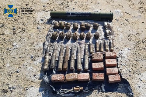 На Луганщине СБУ обнаружила два схрона с гранатами и взрывчаткой, заложенными диверсантами в 2014-м 