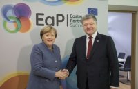 ​Порошенко обсудил с Меркель ситуацию на Донбассе