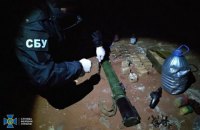 Тайник со взрывчаткой и оружием нашли на Ровенщине