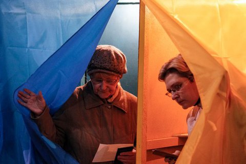 В Украине проходят выборы в 143 объединенных территориальных общинах