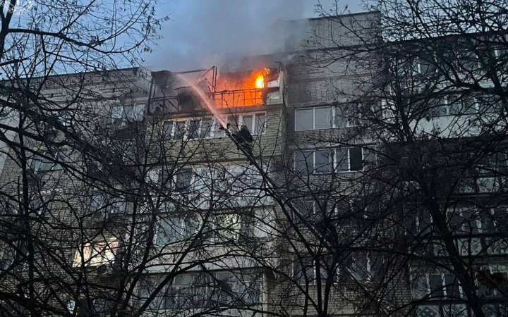 У Чорноморську росіяни влучили дроном у багатоповерховий будинок