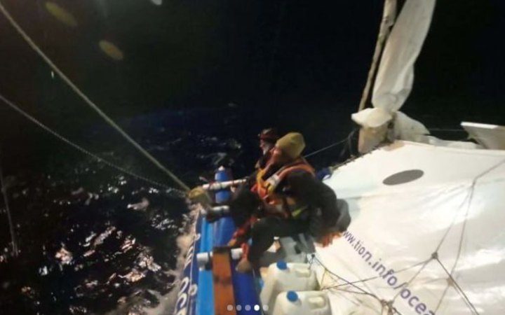 Акули в Кораловому морі атакували катамаран Russian Ocean Way. Судно втонуло 