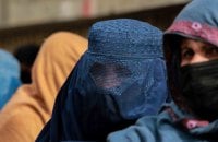 ООН заявляє, що таліби заарештували 30 жінок за порушення правил носіння хіджабу