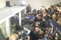 Нардепы устроили драку в Печерском суде