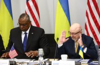 Ллойд Остін зустрівся з Резніковим на полях "Рамштайну": "50+ країн-учасниць об’єдналися з вами в цій боротьбі" 