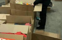 В Украину под гуманитарным грузом пытались ввезти брендовую одежду на 25 млн гривен