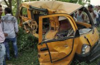 13 детей погибли в Индии при наезде поезда на школьный автобус