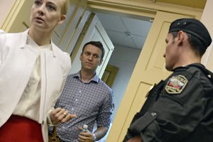 Навальный снимает свою кандидатуру с выборов мэра Москвы