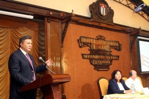 Янукович признался, что говорил с Фиделем Кастро о микробиологии