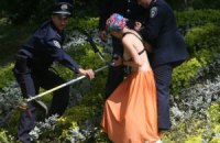 Активисток FEMEN отдадут под суд