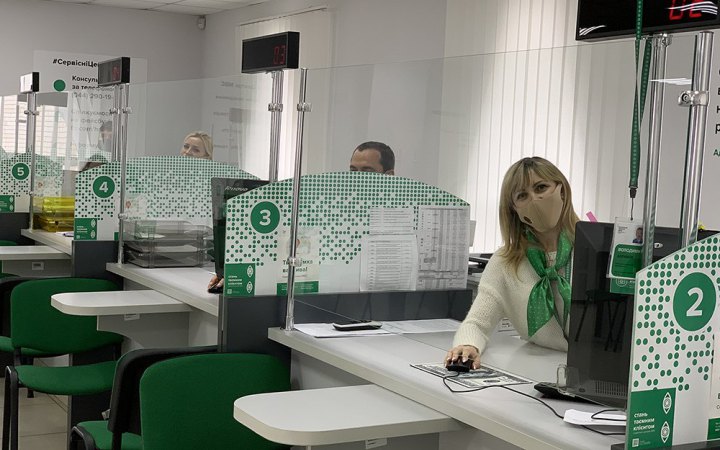 Сервісні центри МВС переходять на звичний графік роботи