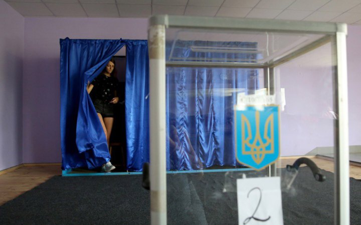 На підконтрольній Україні території і за кордоном діють 27,3 тис. виборчих дільниць, – ЦВК
