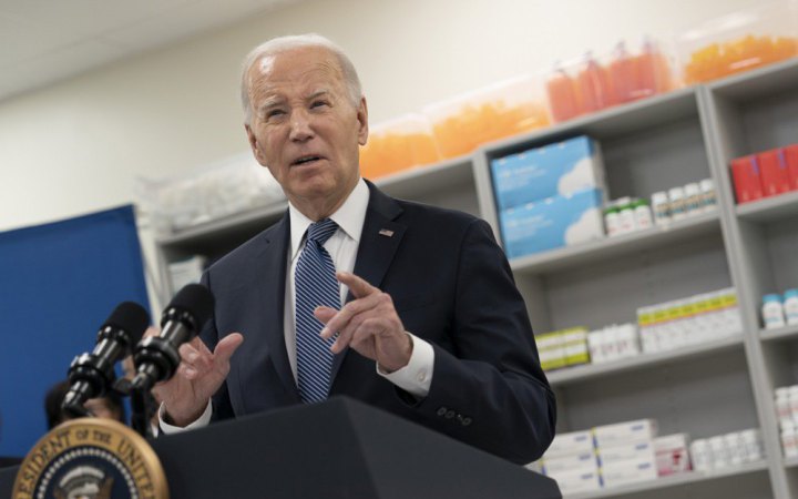 Байден назвав Трампа "корисним лакеєм Путіна"