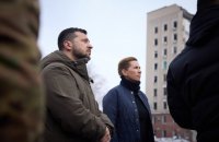 Зеленський і глава уряду Данії оглянули зруйновану будівлю Миколаївської ОВА і морський порт