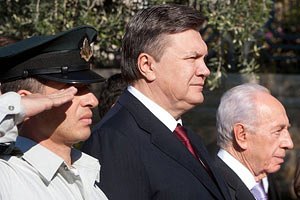 Янукович посадил дерево в Иерусалимском лесу