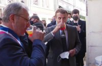 Макрон підняв келих під український тост “Будьмо” і випив "За Україну"